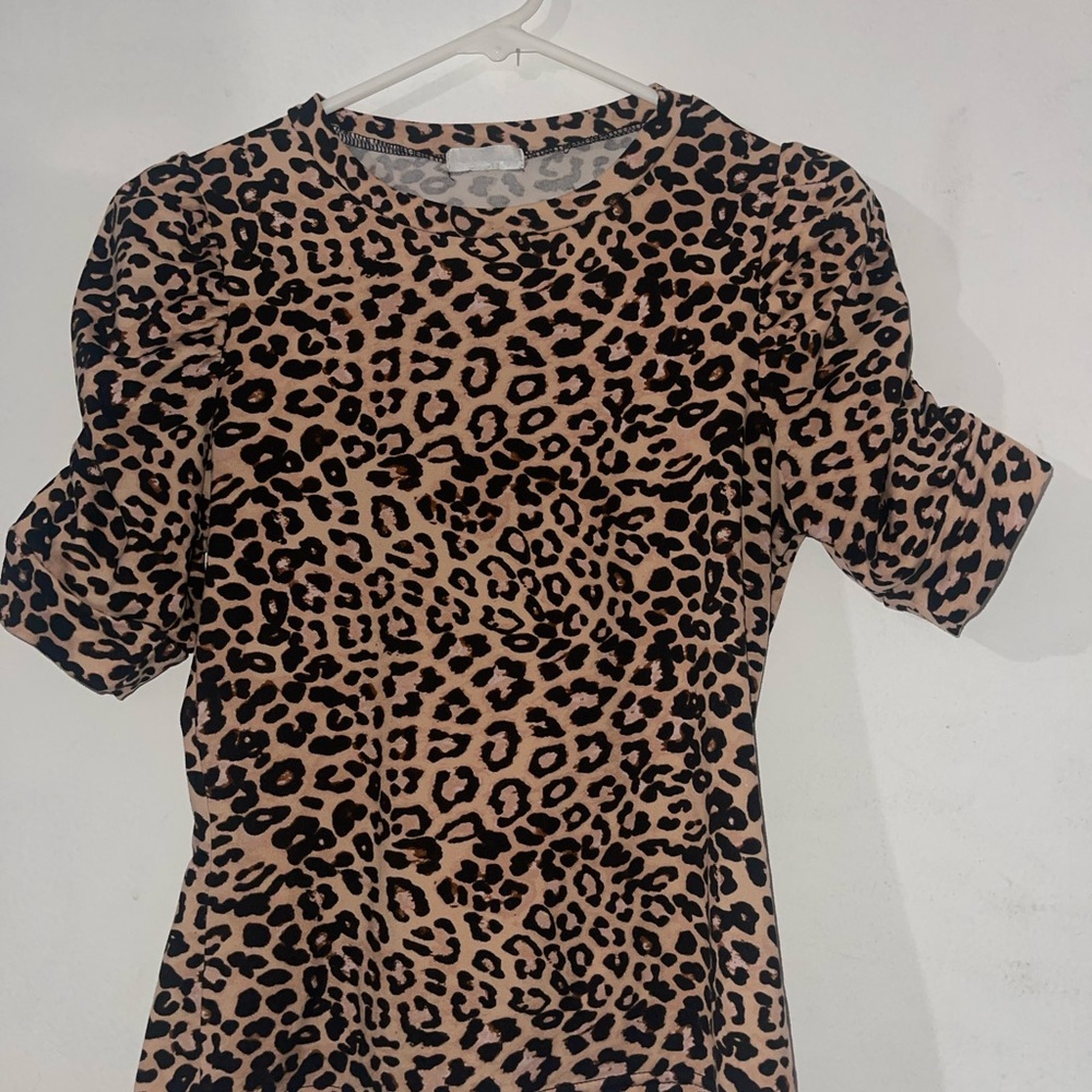 Leopard Print Puff Sleeve Top